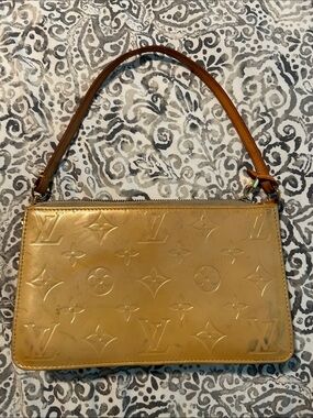 LOUIS VUITTON VERNIS MONOGRAM POCHETTE